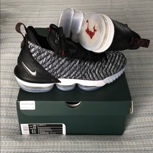 Nike Lebron XVI